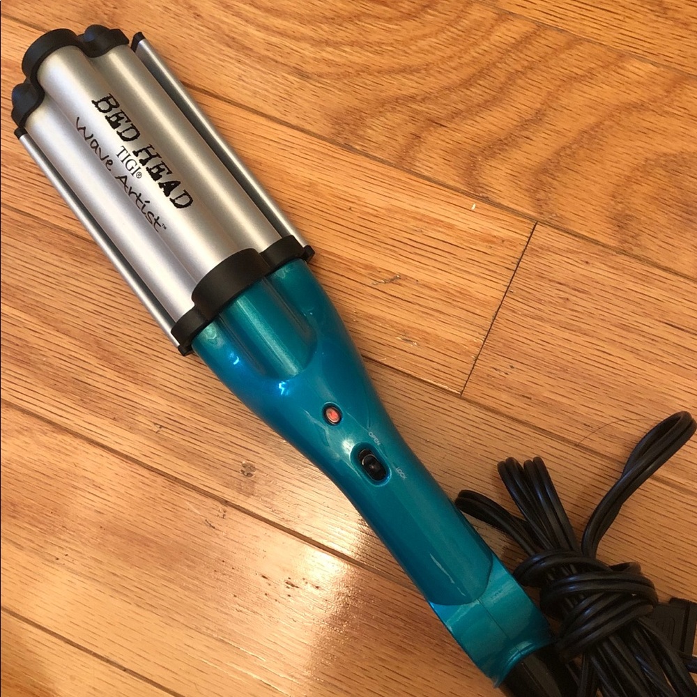 TIGI BEDHEAD WAVE ARTIST HAIR IRON
